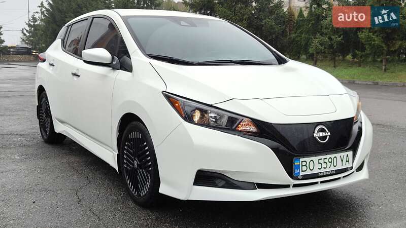 Хэтчбек Nissan Leaf 2024 в Тернополе