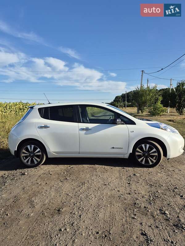 Хэтчбек Nissan Leaf 2017 в Полтаве