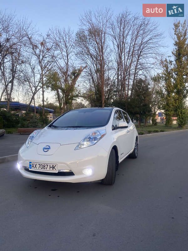 Хэтчбек Nissan Leaf 2015 в Харькове