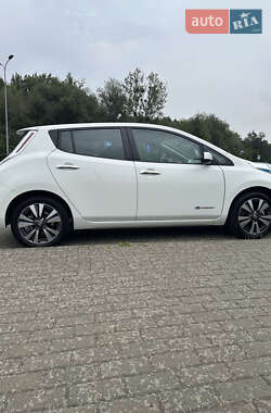 Хэтчбек Nissan Leaf 2016 в 