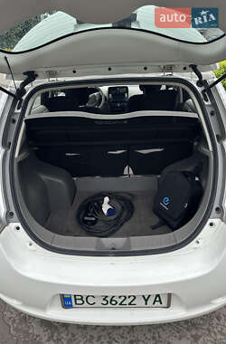 Хэтчбек Nissan Leaf 2016 в 