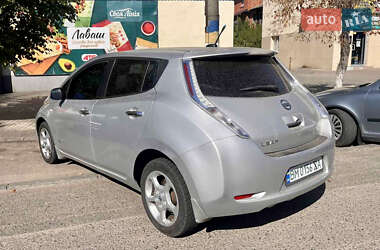 Хэтчбек Nissan Leaf 2011 в 