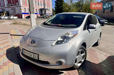 Хэтчбек Nissan Leaf 2011 в 
