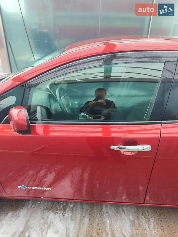 Хетчбек Nissan Leaf 2014 в Києві