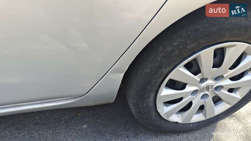 Хетчбек Nissan Leaf 2013 в Ніжині