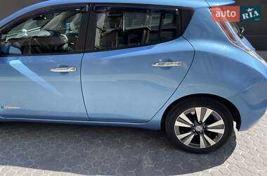 Хэтчбек Nissan Leaf 2014 в 