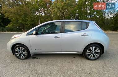 Хэтчбек Nissan Leaf 2015 в 