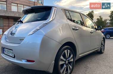 Хэтчбек Nissan Leaf 2015 в 