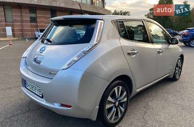 Хэтчбек Nissan Leaf 2015 в 