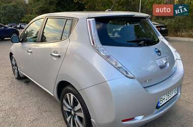 Хэтчбек Nissan Leaf 2015 в 
