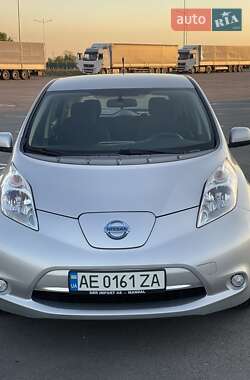Хетчбек Nissan Leaf 2014 в Дніпрі