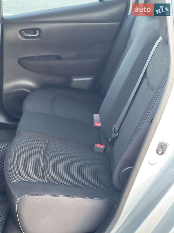 Хетчбек Nissan Leaf 2014 в Дніпрі