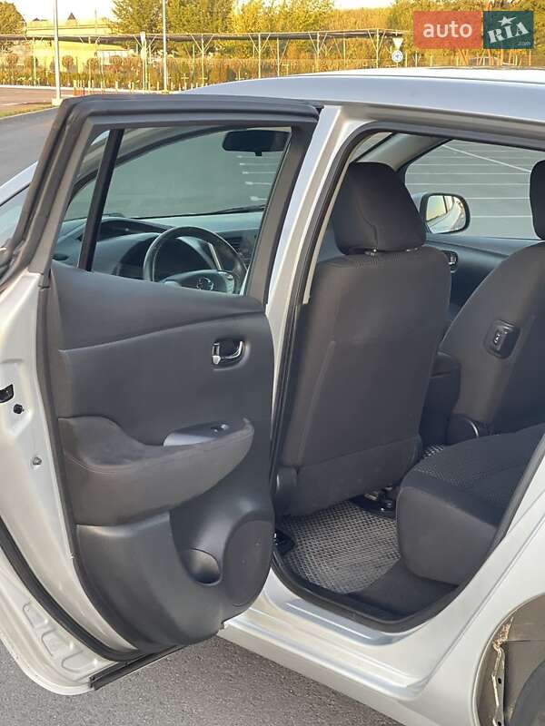 Хетчбек Nissan Leaf 2014 в Дніпрі