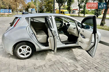 Хэтчбек Nissan Leaf 2012 в 