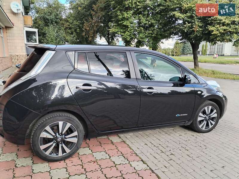 Хэтчбек Nissan Leaf 2015 в Ровно