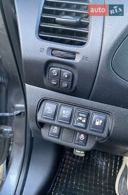 Хэтчбек Nissan Leaf 2014 в 