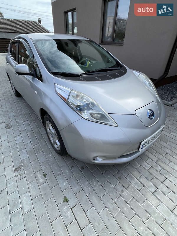 Хэтчбек Nissan Leaf 2011 в Хмельницком