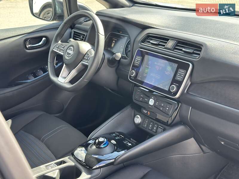 Хетчбек Nissan Leaf 2024 в Києві