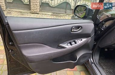 Хэтчбек Nissan Leaf 2014 в 