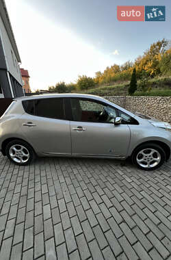 Хэтчбек Nissan Leaf 2014 в 