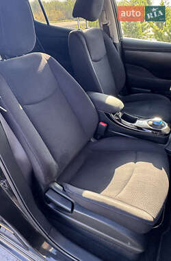 Хэтчбек Nissan Leaf 2016 в 