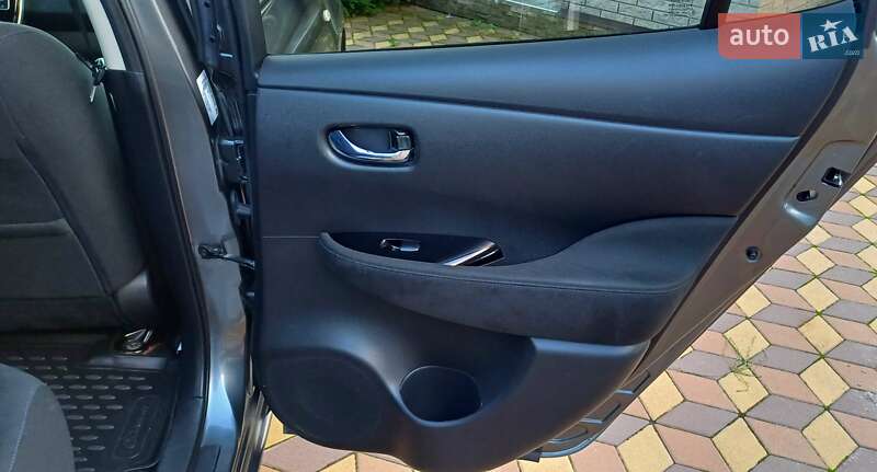Хэтчбек Nissan Leaf 2015 в Сарнах