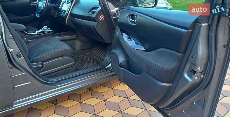 Хэтчбек Nissan Leaf 2015 в Сарнах