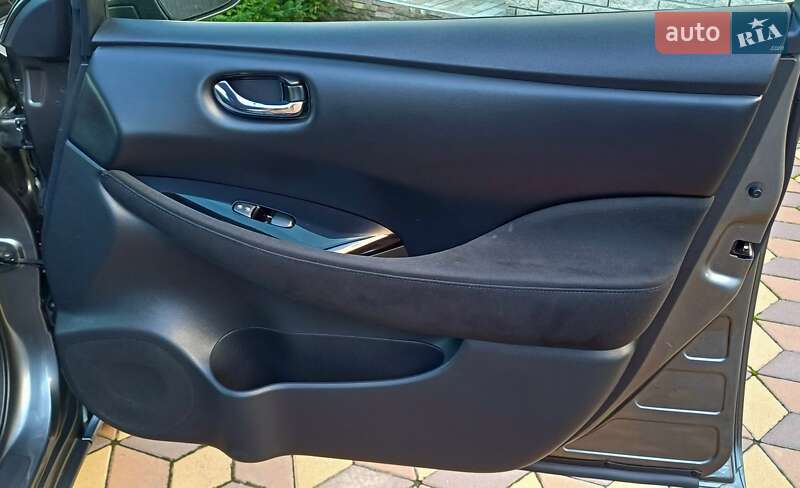 Хэтчбек Nissan Leaf 2015 в Сарнах