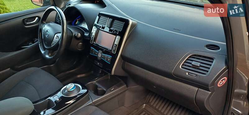 Хэтчбек Nissan Leaf 2015 в Сарнах
