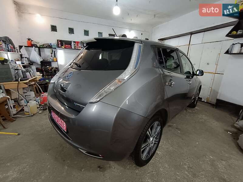 Хэтчбек Nissan Leaf 2015 в Ровно