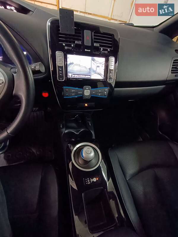 Хэтчбек Nissan Leaf 2015 в Ровно
