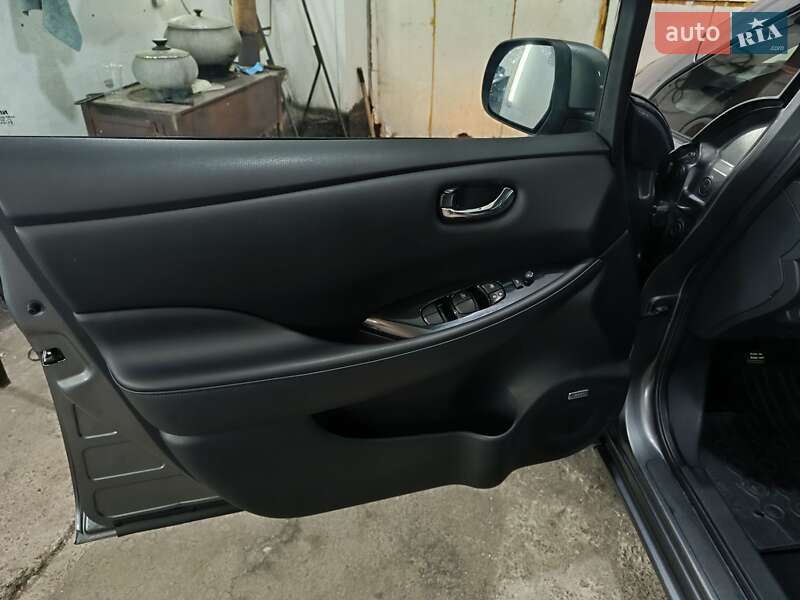 Хэтчбек Nissan Leaf 2015 в Ровно