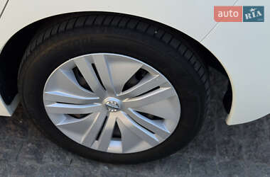Хэтчбек Nissan Leaf 2021 в 