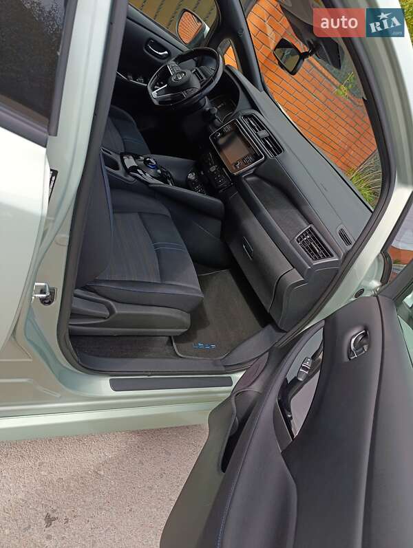 Хэтчбек Nissan Leaf 2018 в Звягеле