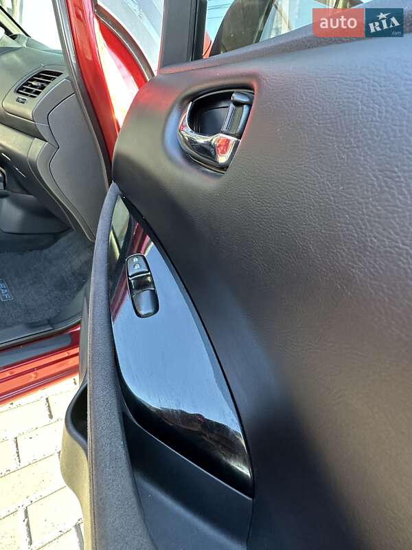 Хетчбек Nissan Leaf 2013 в Кропивницькому фото 23 Хетчбек Nissan Leaf 2013 в Кропивницькому