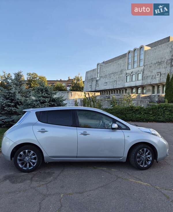 Хэтчбек Nissan Leaf 2012 в Черкассах