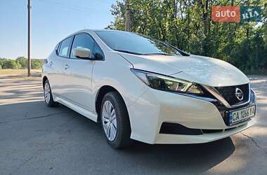 Хэтчбек Nissan Leaf 2022 в 