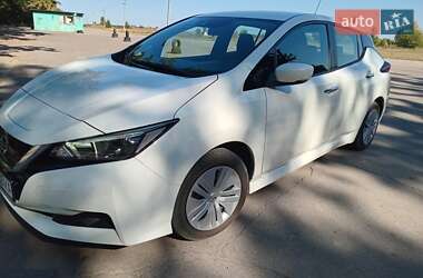 Хэтчбек Nissan Leaf 2022 в 