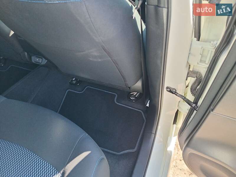 Хэтчбек Nissan Leaf 2022 в Умани фото 17 Хэтчбек Nissan Leaf 2022 в Умани