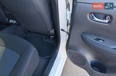 Хэтчбек Nissan Leaf 2022 в 