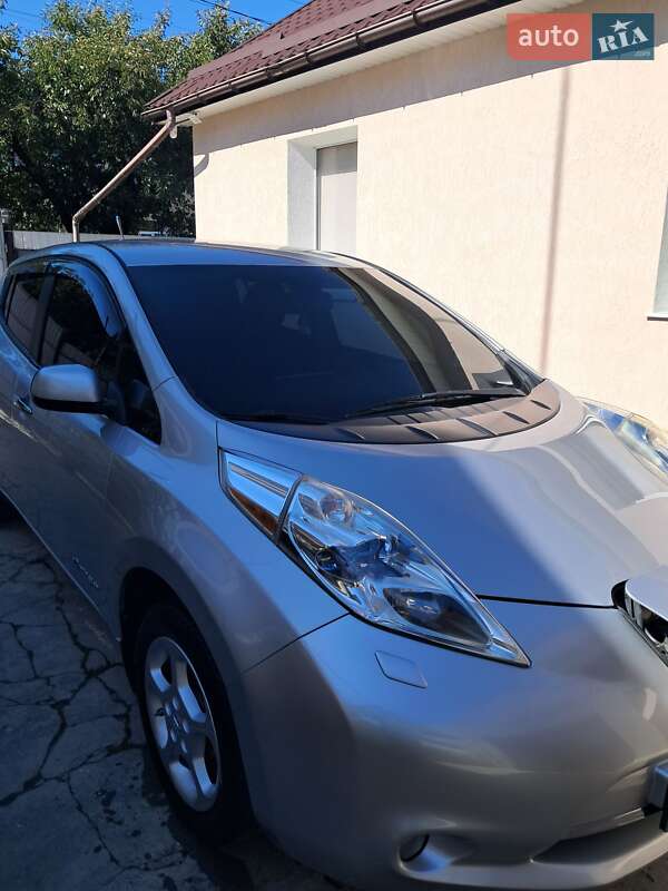 Хэтчбек Nissan Leaf 2013 в Каменец-Подольском