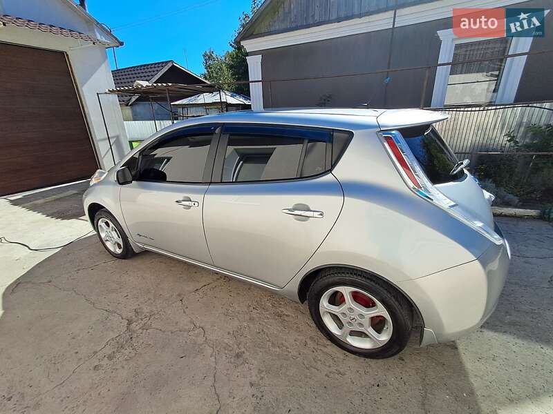 Хэтчбек Nissan Leaf 2013 в Каменец-Подольском