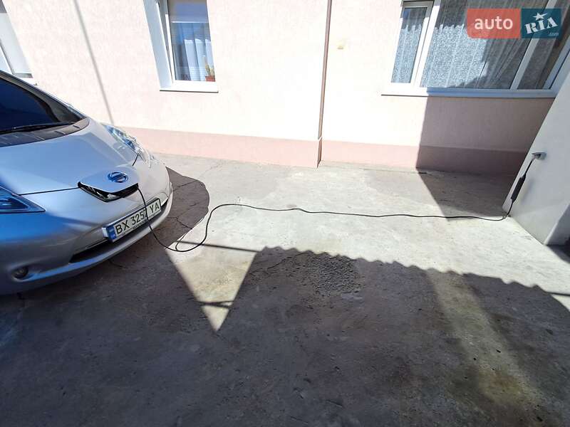 Хэтчбек Nissan Leaf 2013 в Каменец-Подольском