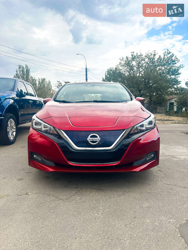 Хэтчбек Nissan Leaf 2019 в 