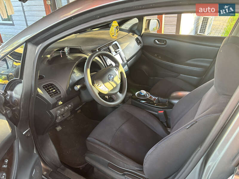 Хетчбек Nissan Leaf 2016 в Дніпрі