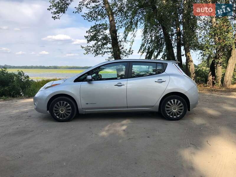 Хэтчбек Nissan Leaf 2014 в Днепре