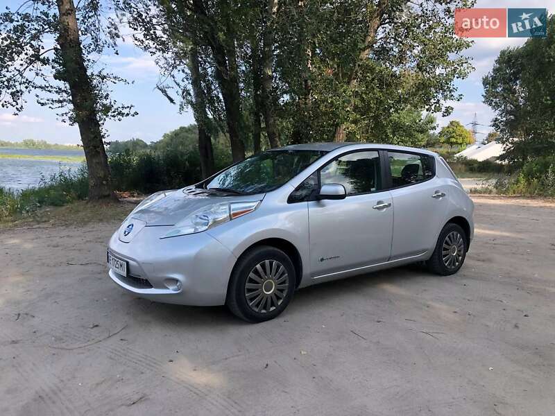 Хэтчбек Nissan Leaf 2014 в Днепре