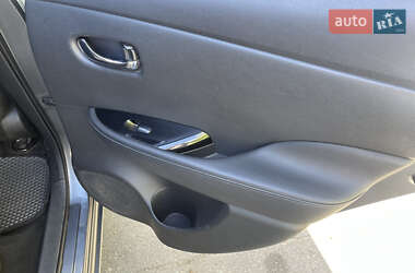 Хэтчбек Nissan Leaf 2014 в 