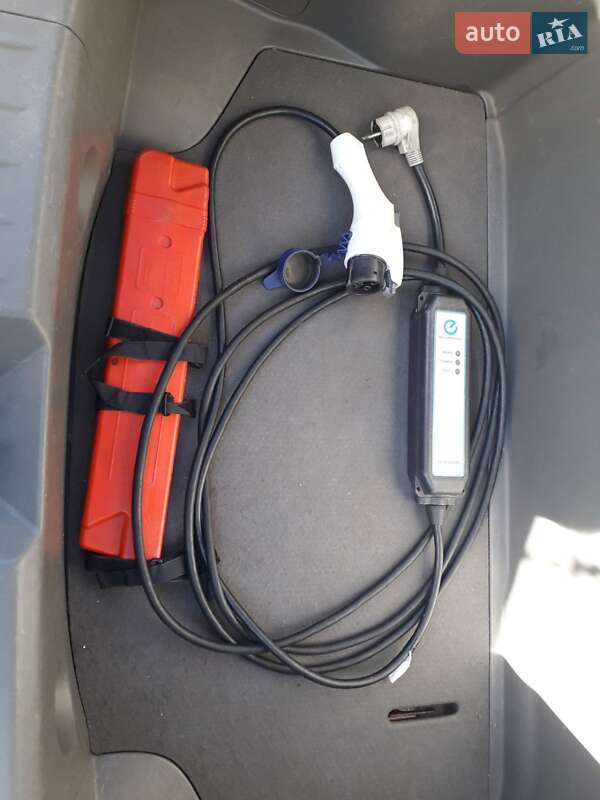 Хэтчбек Nissan Leaf 2011 в Одессе фото 3 Хэтчбек Nissan Leaf 2011 в Одессе