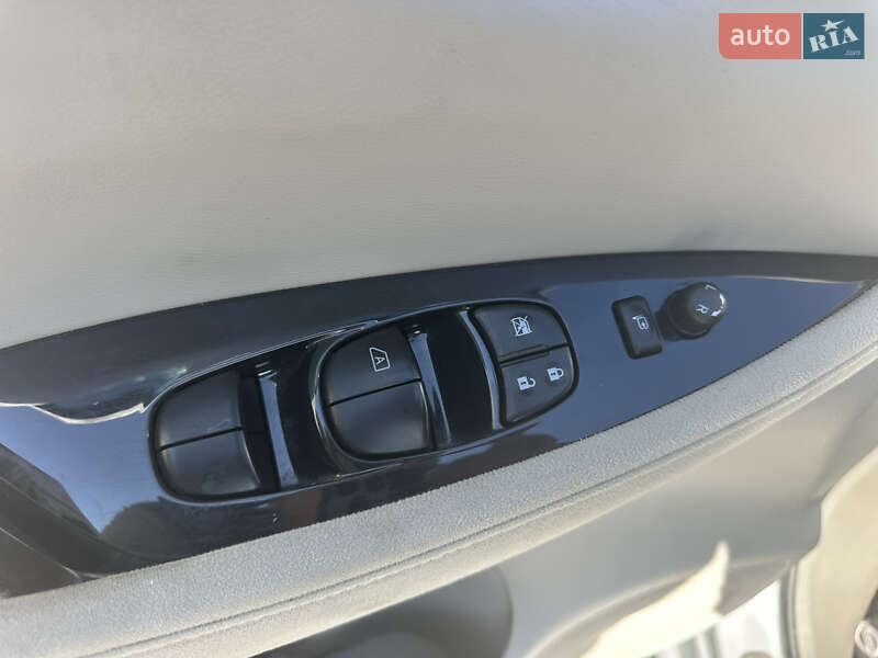 Хэтчбек Nissan Leaf 2011 в Луцке